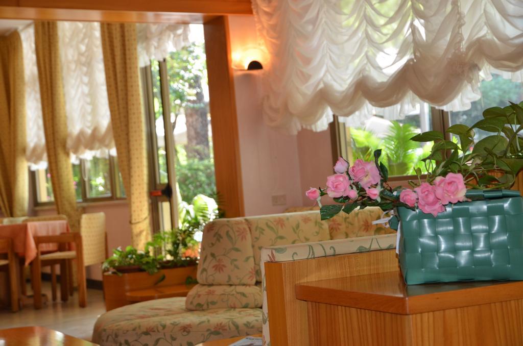 Hotel Monique Cervia Ngoại thất bức ảnh