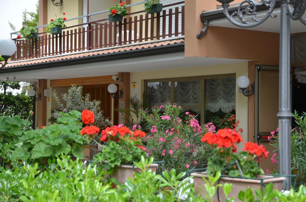 Hotel Monique Cervia Ngoại thất bức ảnh
