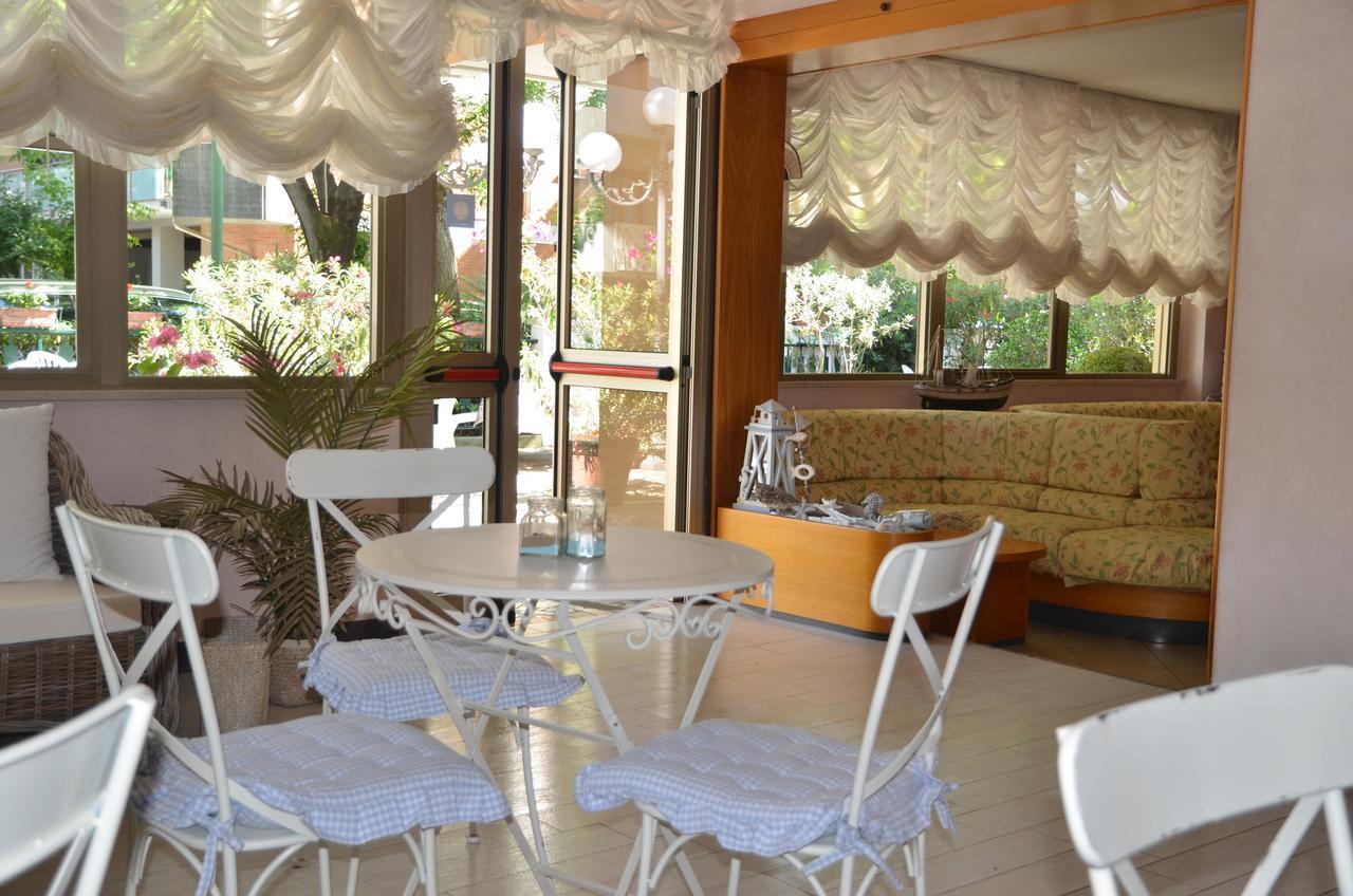 Hotel Monique Cervia Ngoại thất bức ảnh