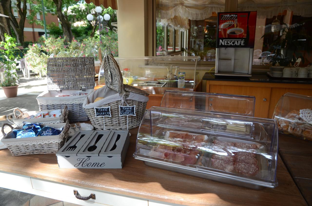 Hotel Monique Cervia Ngoại thất bức ảnh